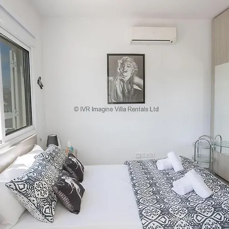 Villa Beautiful Minutes From The Beach, 1405 *