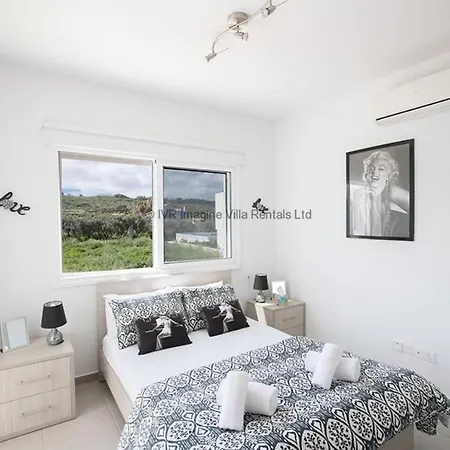 Villa Beautiful Minutes From The Beach, 1405 *